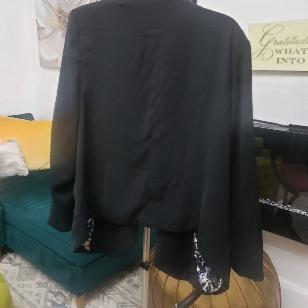 Blazer - Picture 6 of 6